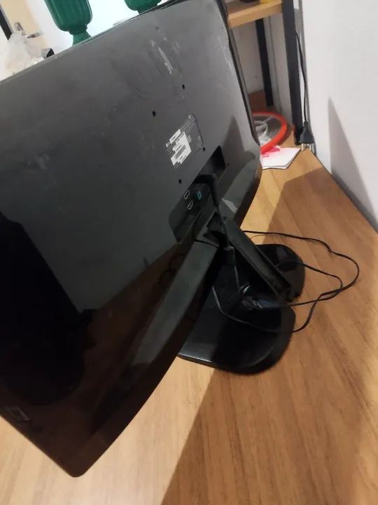 Monitor LCD 21.5 polegadas