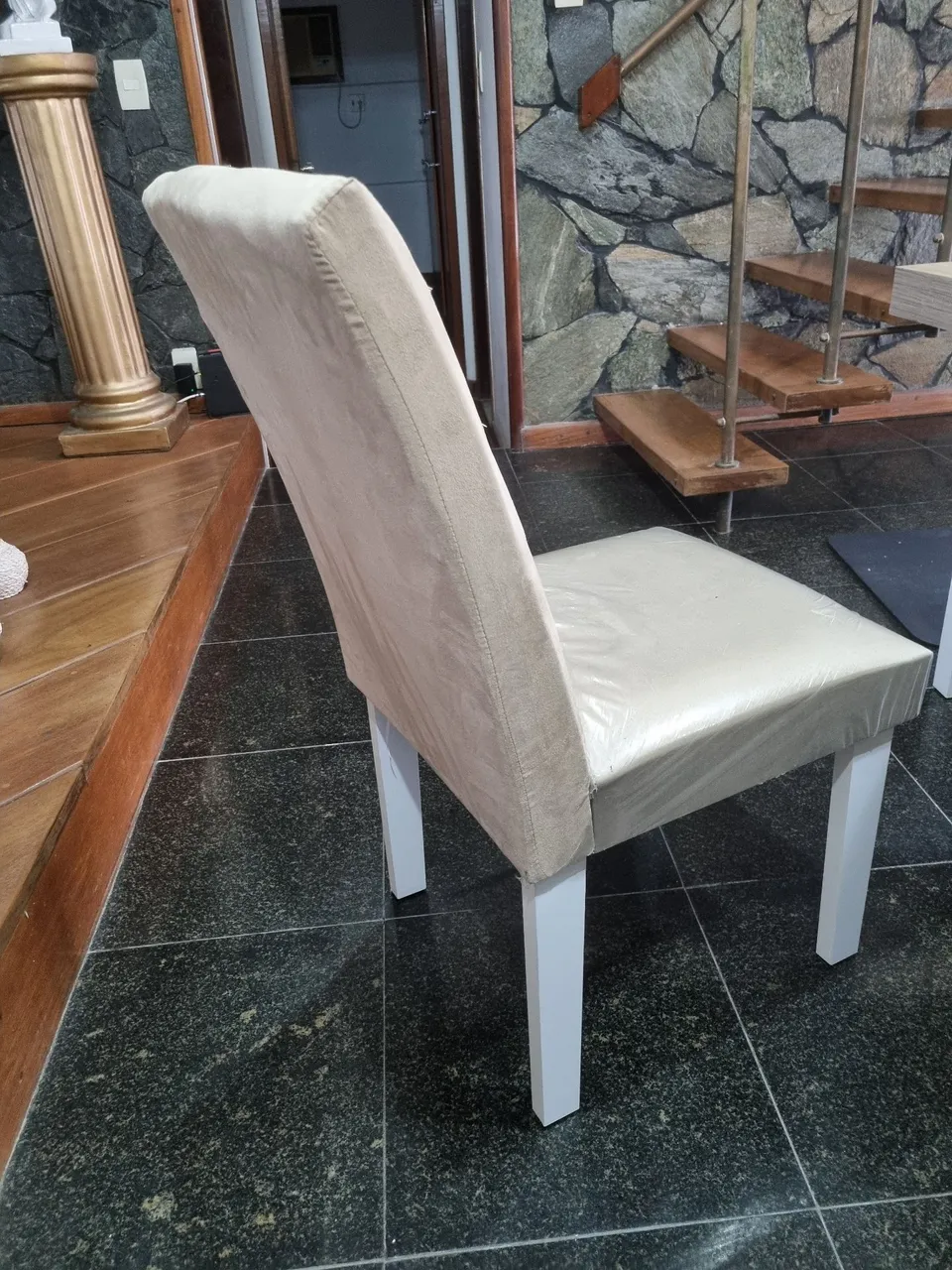 8 Cadeiras Jantar Estofada PERFEITAS no plástico. R$ 1.750,00: 12 X SEM JUROS. NUBAN