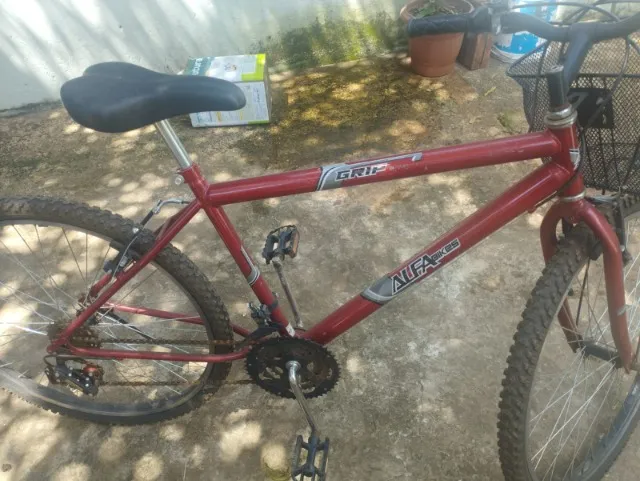 Bicicleta 2022 Em bom estado e conservada
