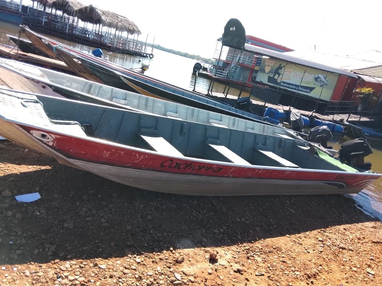 ? Barco 6m com motor Mercury 15hp + carretinha - Pronto para usar!