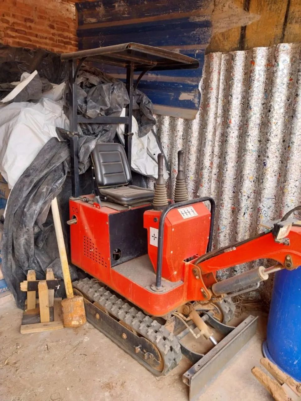 Mini Escavadeira 1.000 Kg 12hp a Diesel com capota Nagano 2023. - Foto 4