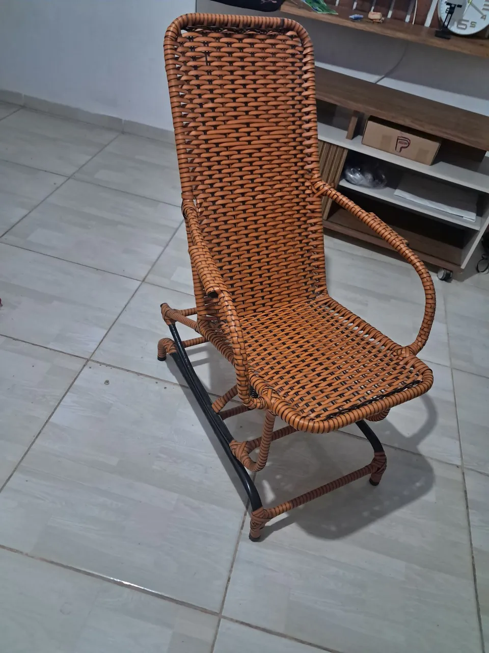 Cadeira de balanço em fibra sintética