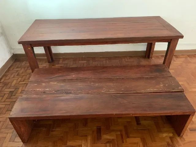 Mesa  de madeira   com   3 bancos  - Foto 4