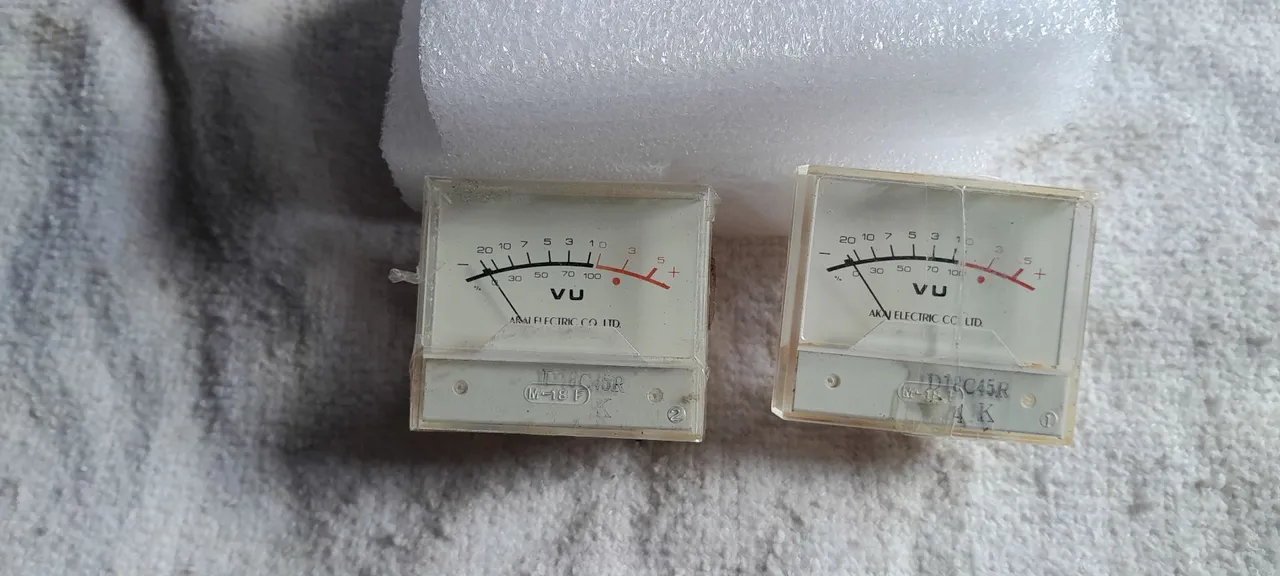 VU AKAI 4000D