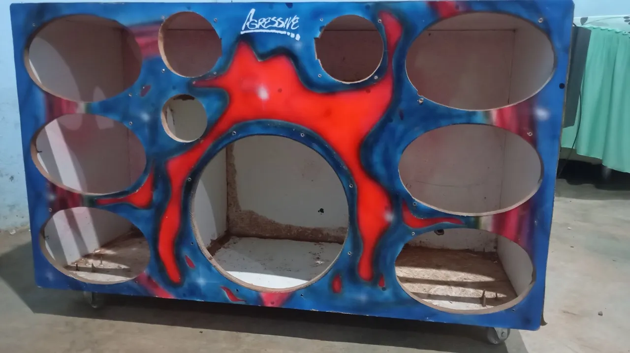 Caixa de Som Personalizada - Estilo Único!