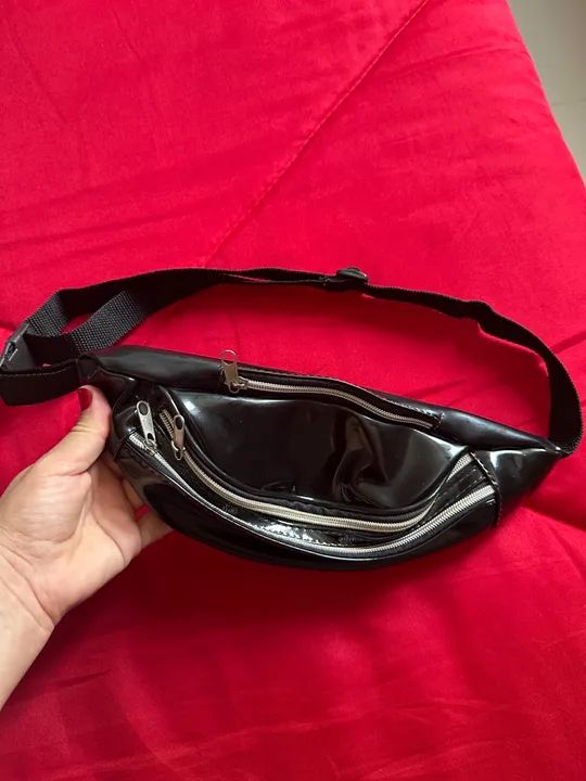 Bolsa de cintura feminina preta - Foto 3