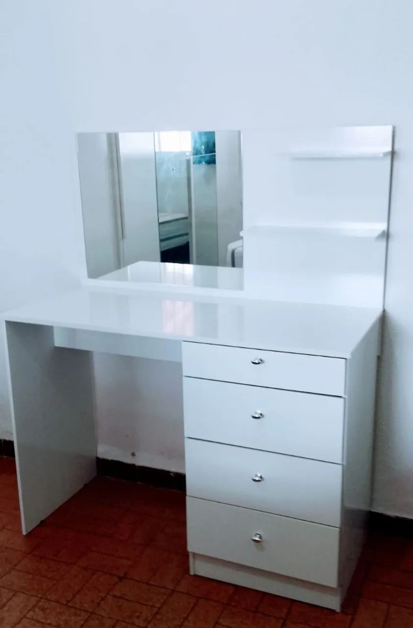 Penteadeira com espelho 