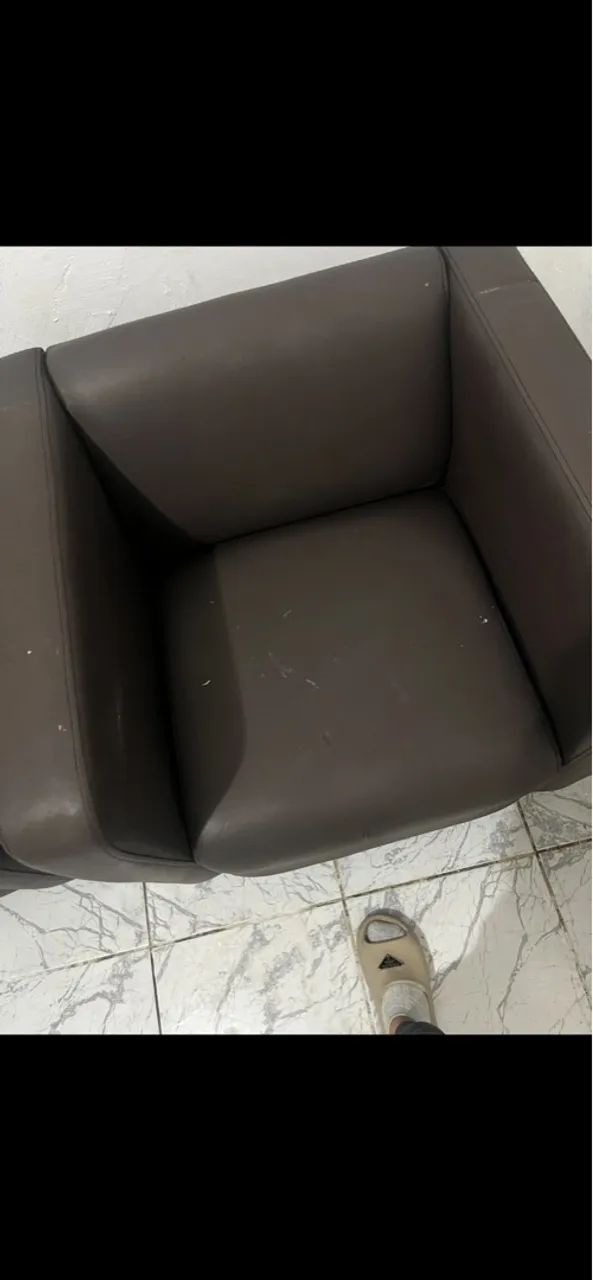 Par de Poltronas em Couro - Foto 4