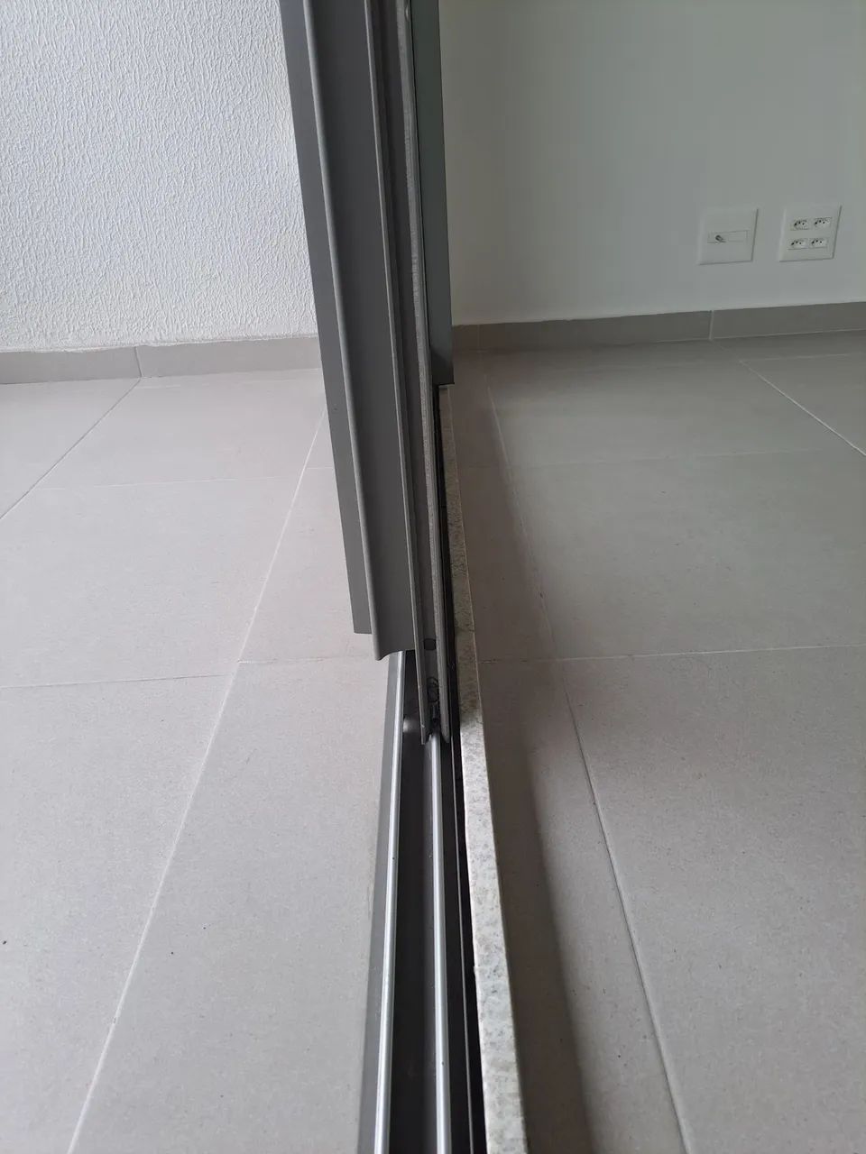 Portas balcão 4,30 x 2,4 - Foto 5