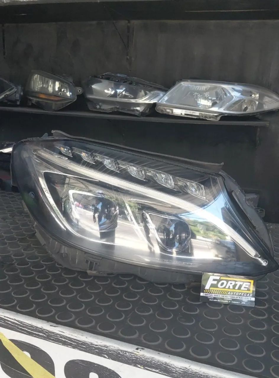 Farol direito da Mercedes C180 C200 2015 a 2018 LED