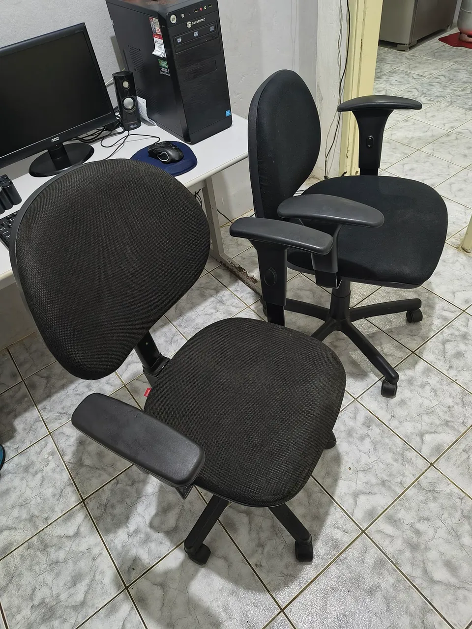 Cadeiras de escritório confortáveis e funcionais