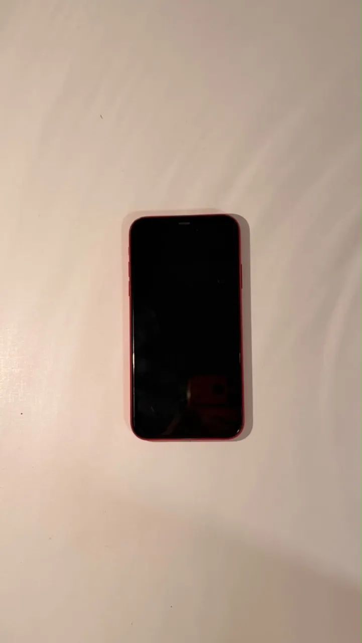 iPhone 11 vermelho e todo original e funcionando 
