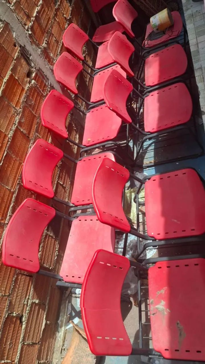 Vende-se Conjunto de Cadeiras Escolares - Foto 2