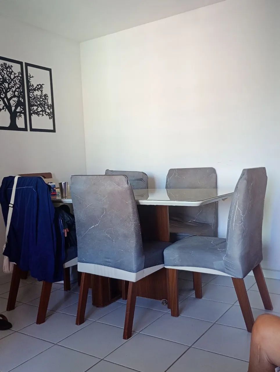Mesa retangular com tampo de video e seis cadeiras USADAS com pequenas avarias  - Foto 2