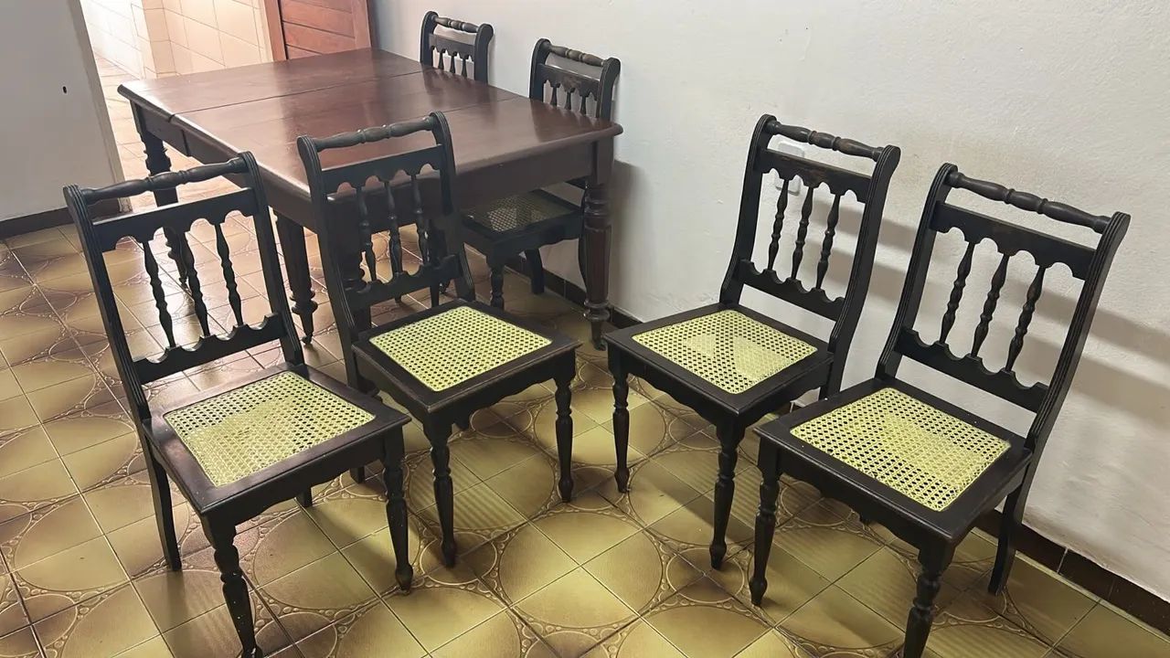 Conjunto de 8 cadeiras e mesa - Foto 3