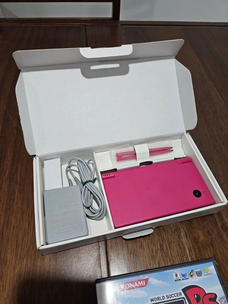 Nintendo DSi Rosa + Micro SD com Jogos - Foto 2