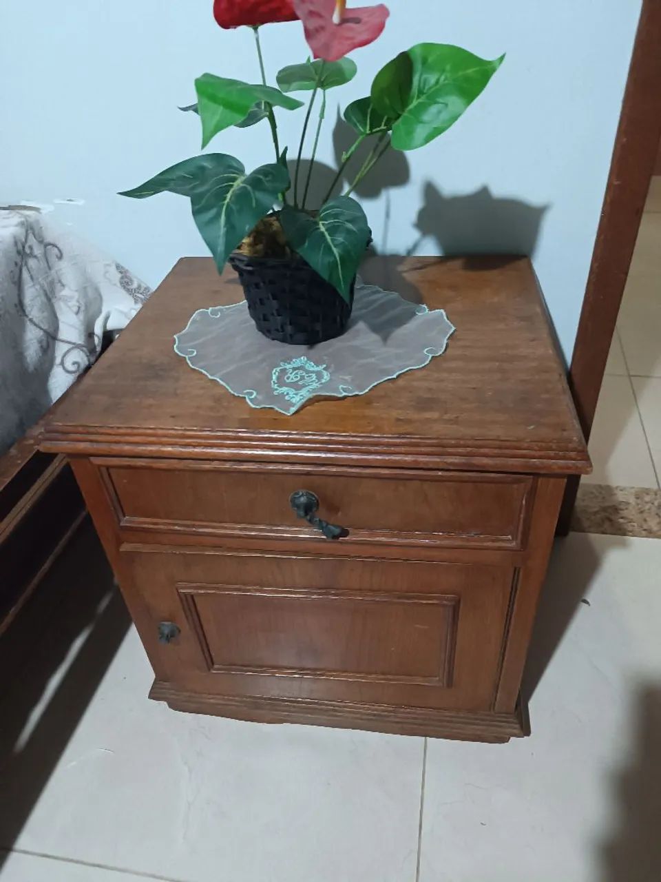CRIADO MUDO 