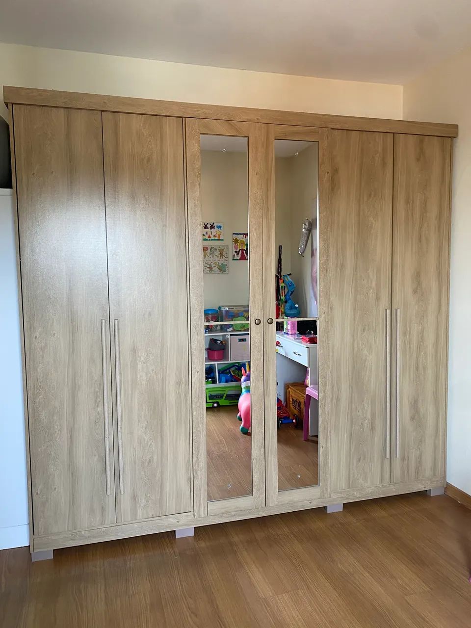 Guarda-roupa usado em ótimo estado