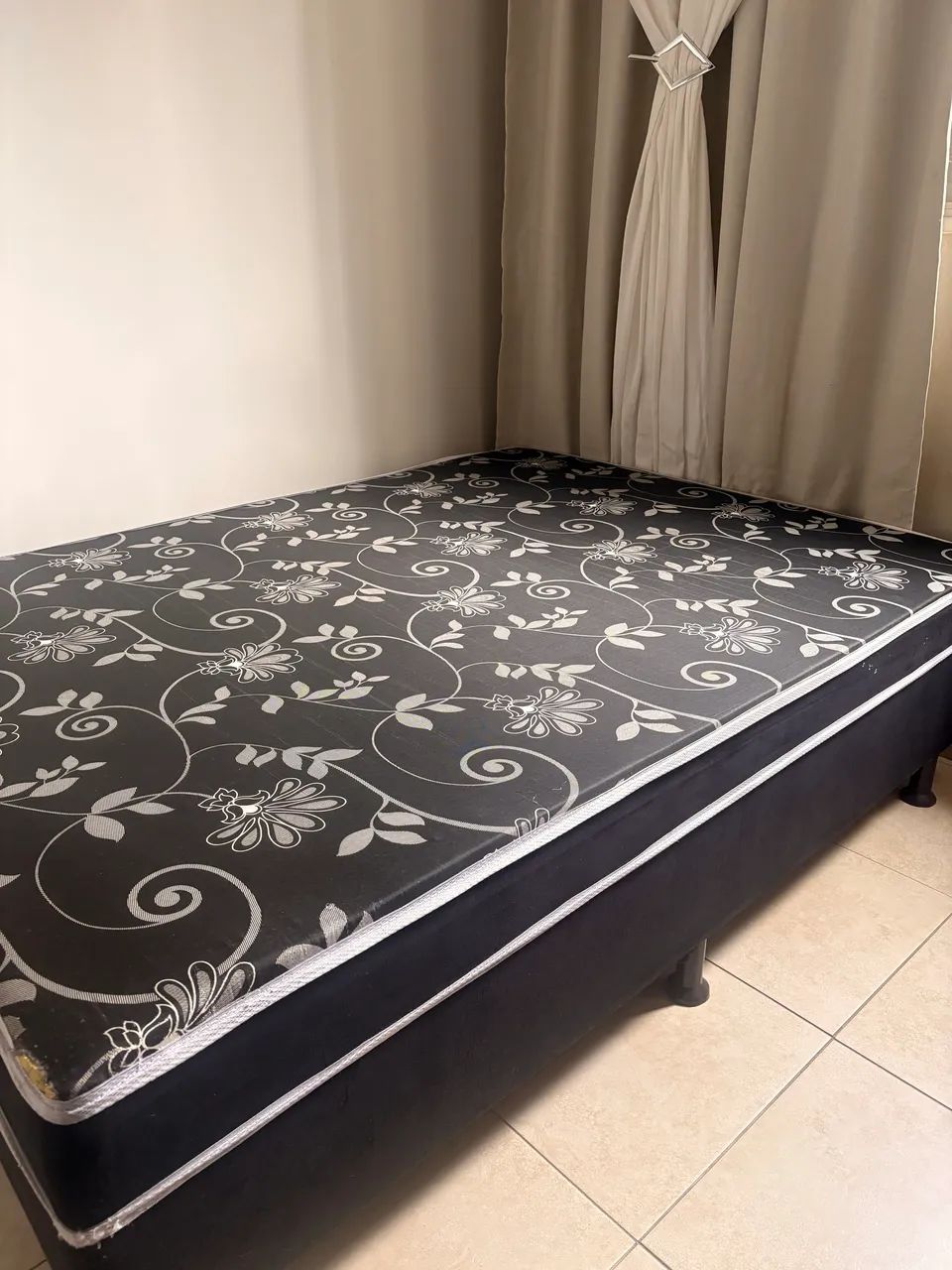 Cama box de casal usada 