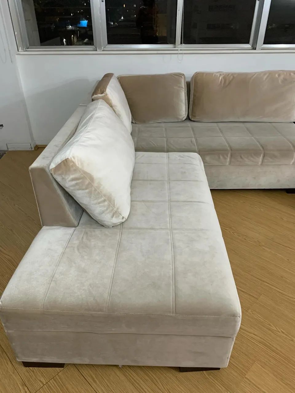 Sofá modular em L de veludo bege - Excelente estado - Foto 5