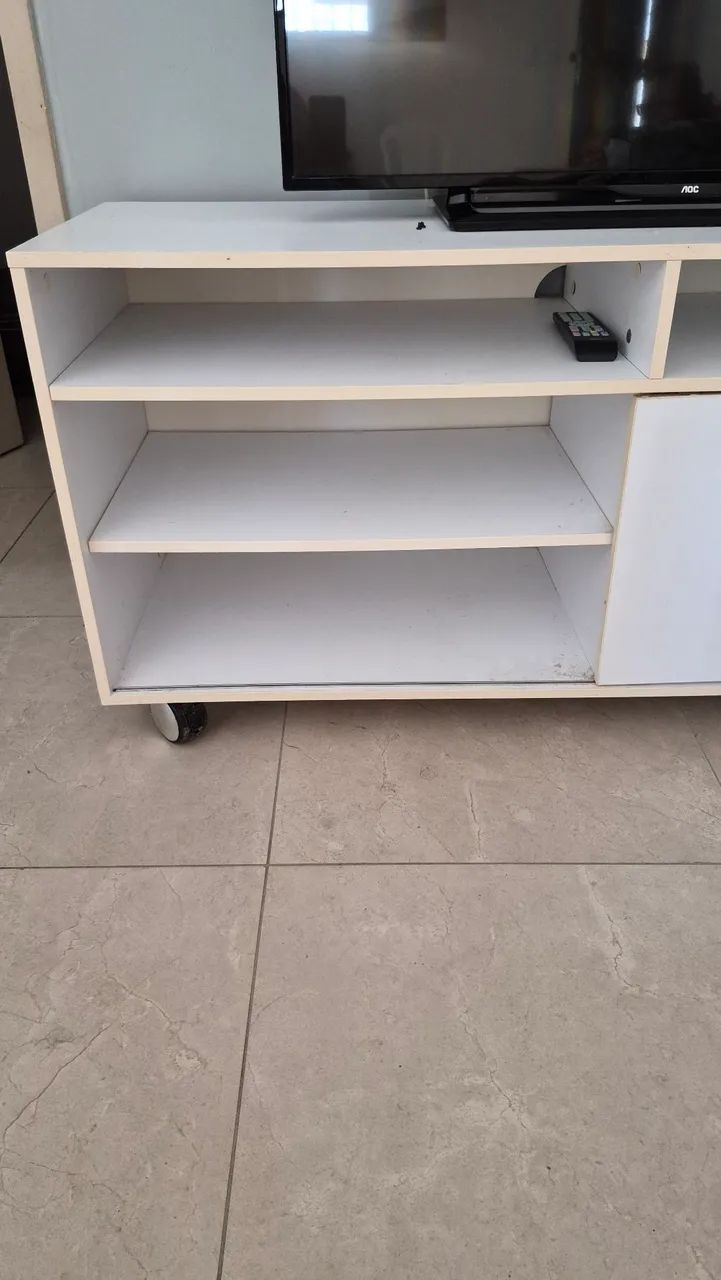 Rack Branco para TV com Rodinhas - Usado e Conservado - Foto 3