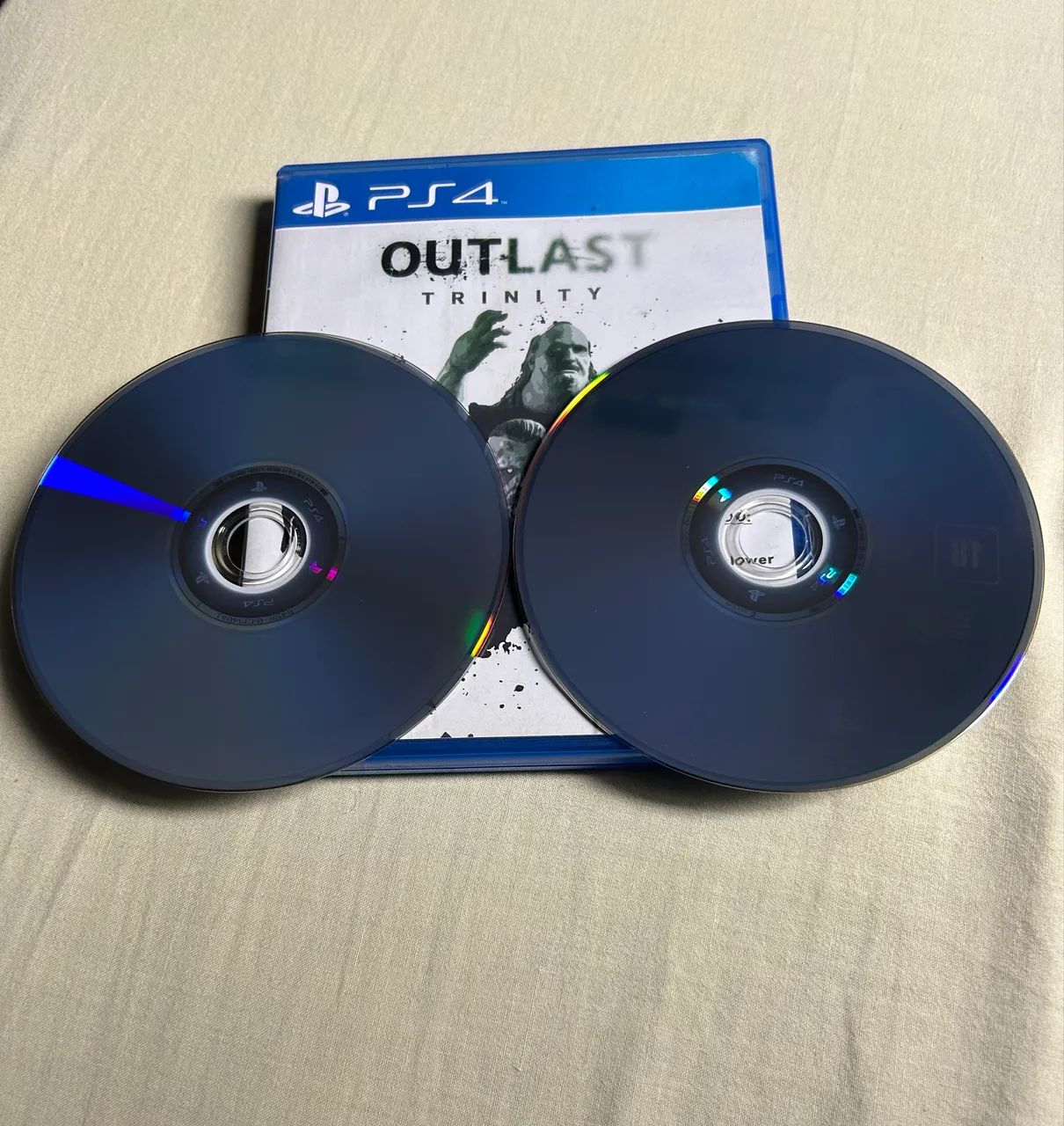 Outlast trinity PS4 - Foto 4