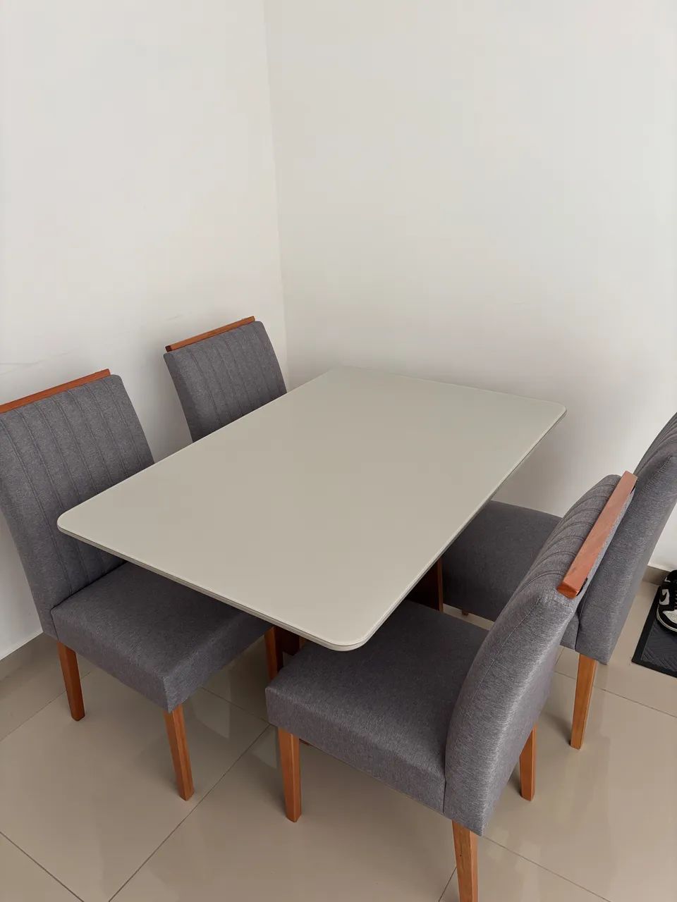 Mesa com 4 cadeiras - Foto 2