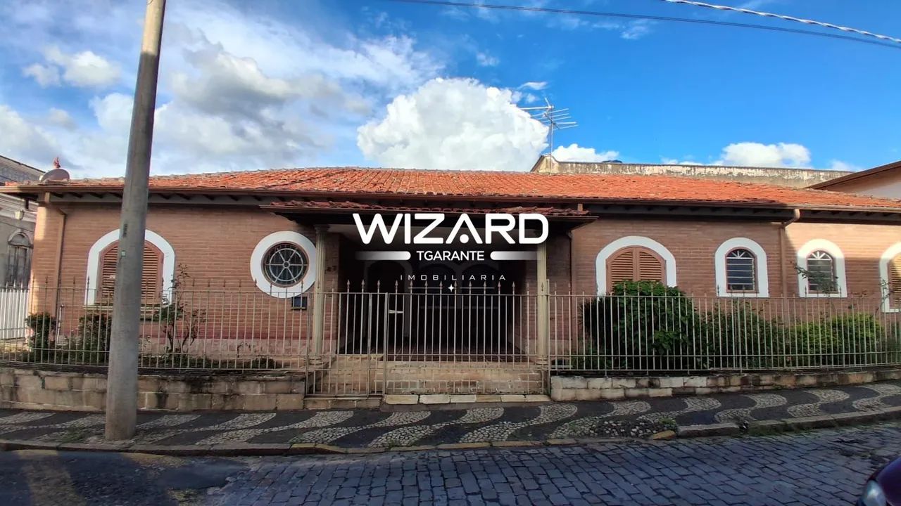 Casa com 5 quartos à venda no centro de Amparo