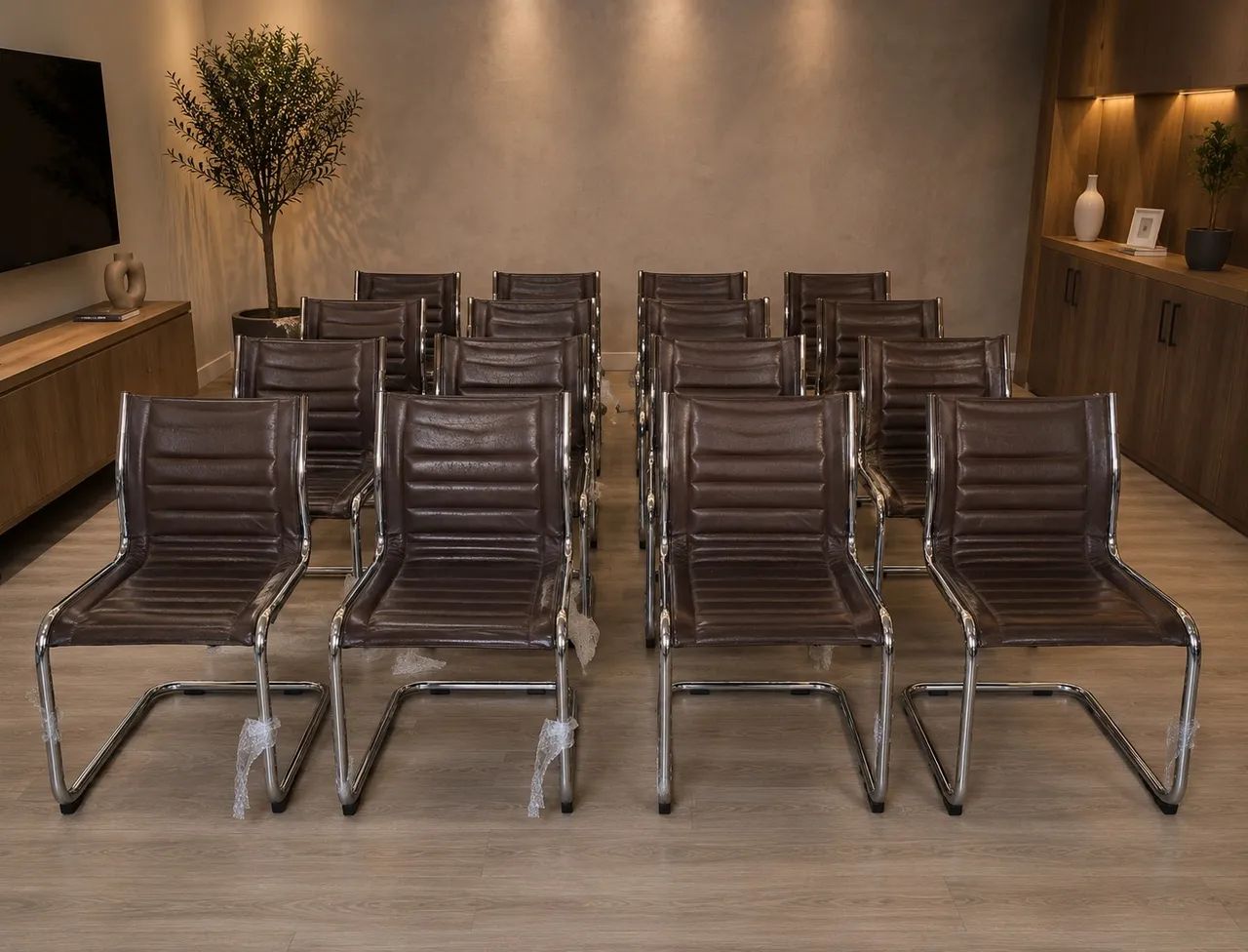 CADEIRAS EM COURO ORIGINAL MARROM - Foto 3