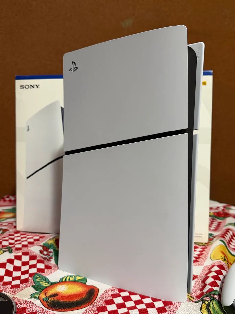 Ps5 slim com disco 1Tb 2 controles e caixa - Foto 2