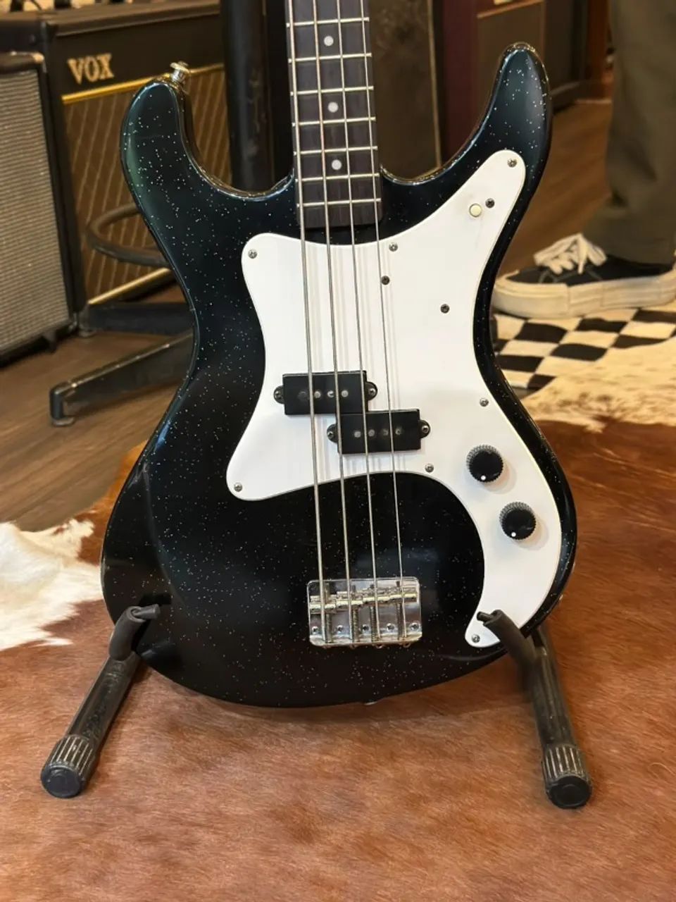 Baixo Danelectro Danoblaster com Chorus Integrado - Foto 3