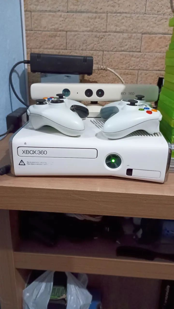 Vendo ou troco Xbox 360 branco impecável 