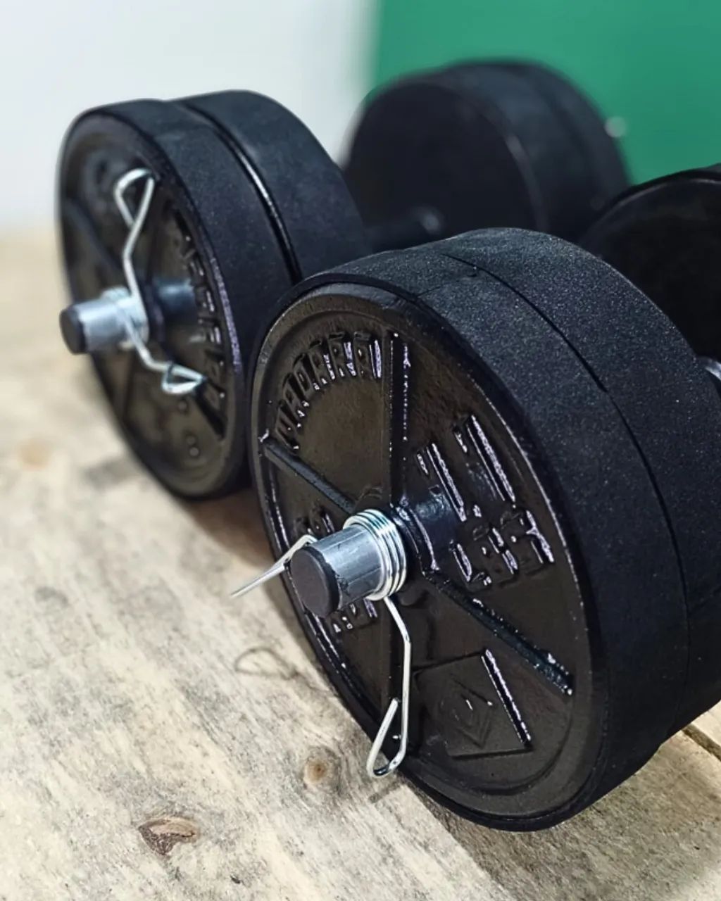 PAR DE HALTERES 10KG FEITOS COM ANILHAS DE CONCRETO - Foto 3
