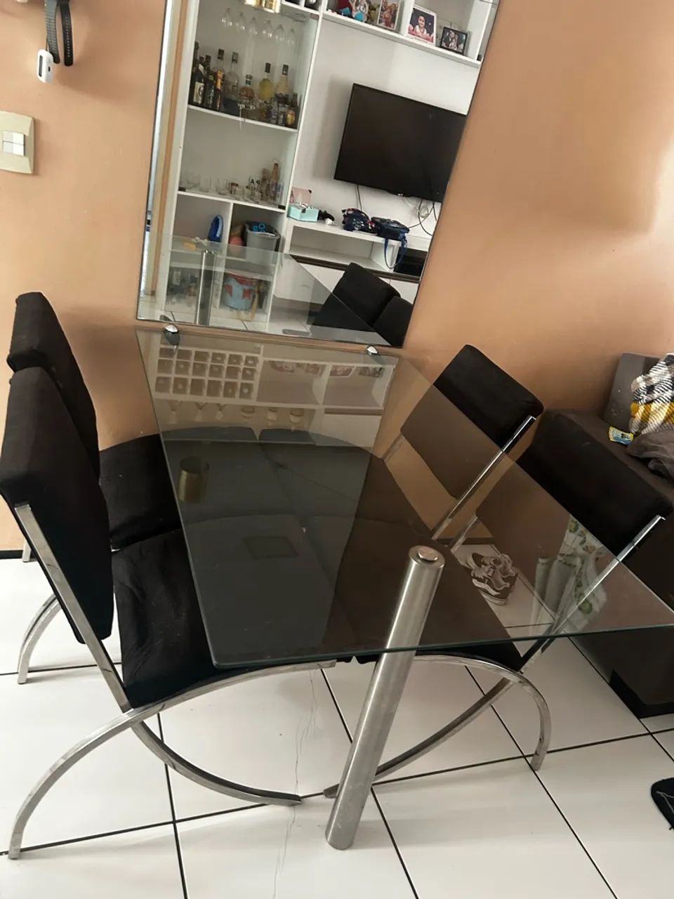 Mesa de vidro com 4 cadeiras  - Foto 2