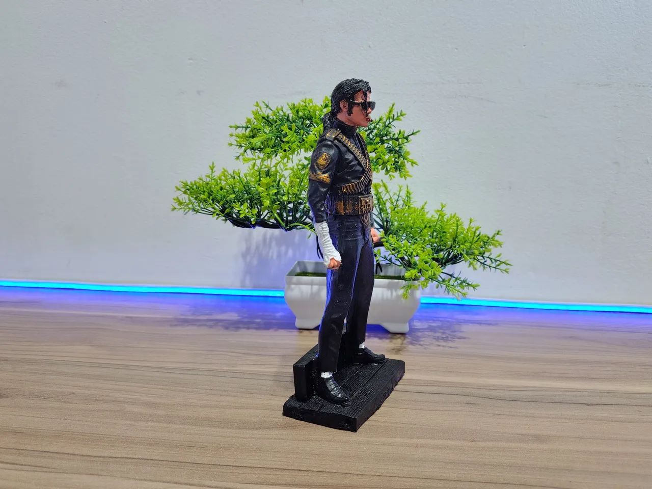 BONECO MICHAEL JACKSON COLECIONAVEL EM RESINA - Instrumentos