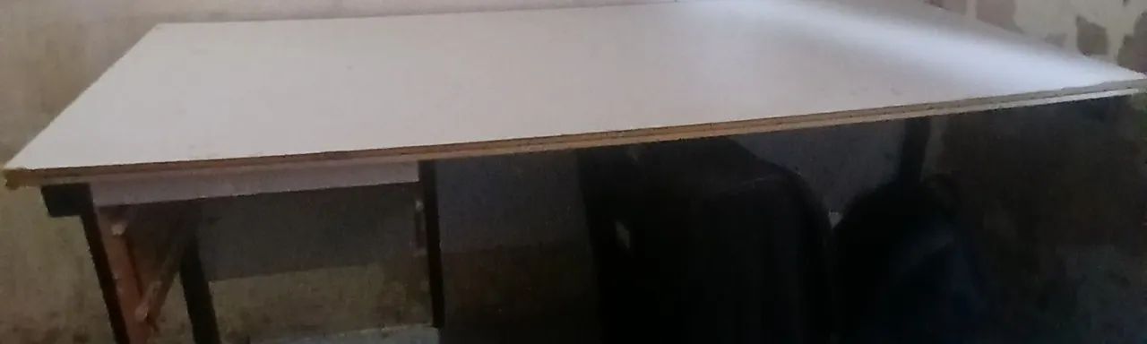Mesa de Madeira Branca - Ótima para Estudo, Trabalho ou Escritório