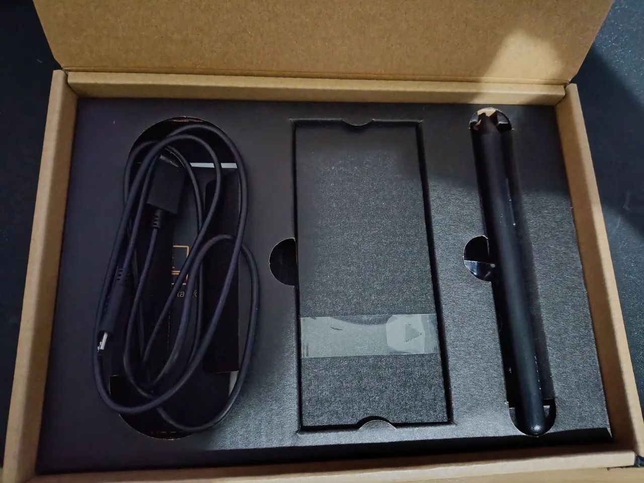 Mesa digitalizadora One By Wacom CTL472, Pequena, Pen LP-190K, Preto e vermelho  - Foto 4