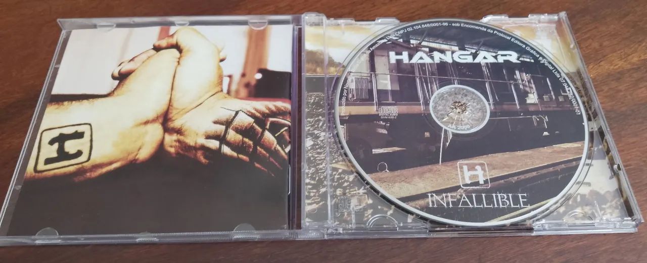 CD Hangar - Infallible (2010) - Foto 2