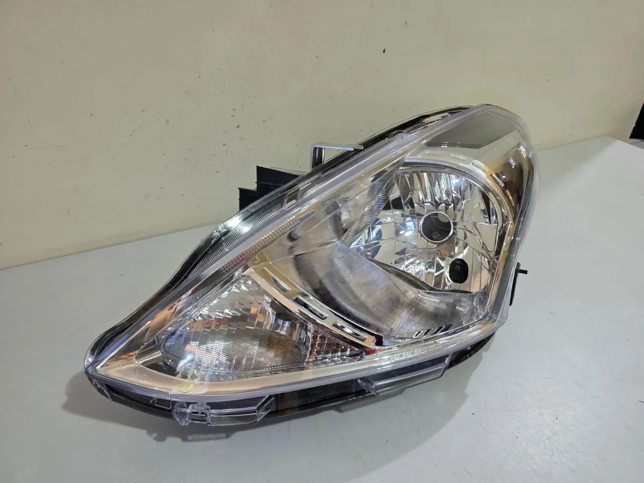 Farol esquerdo Versa 2015/2016/2017/2018/2019/2020 - Foto 2