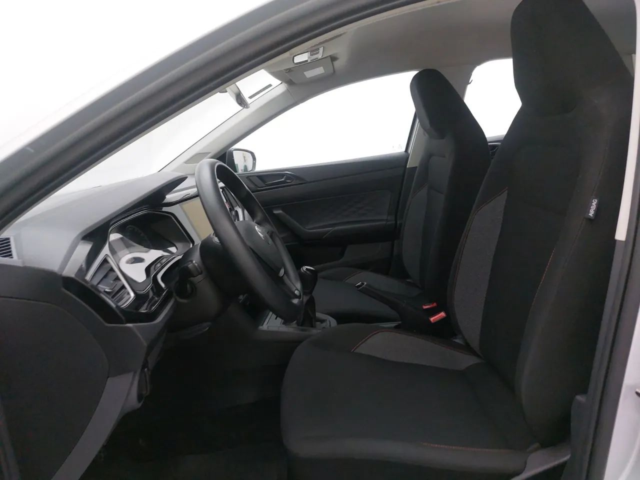 Volkswagen Polo Track 1.0 Flex 12V 5p, foto 16 de 17