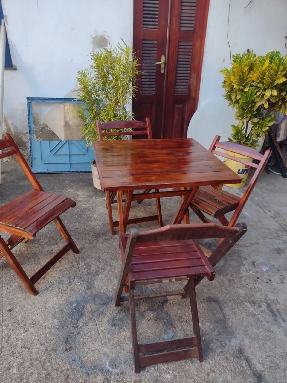 Mesa com 4 cadeiras