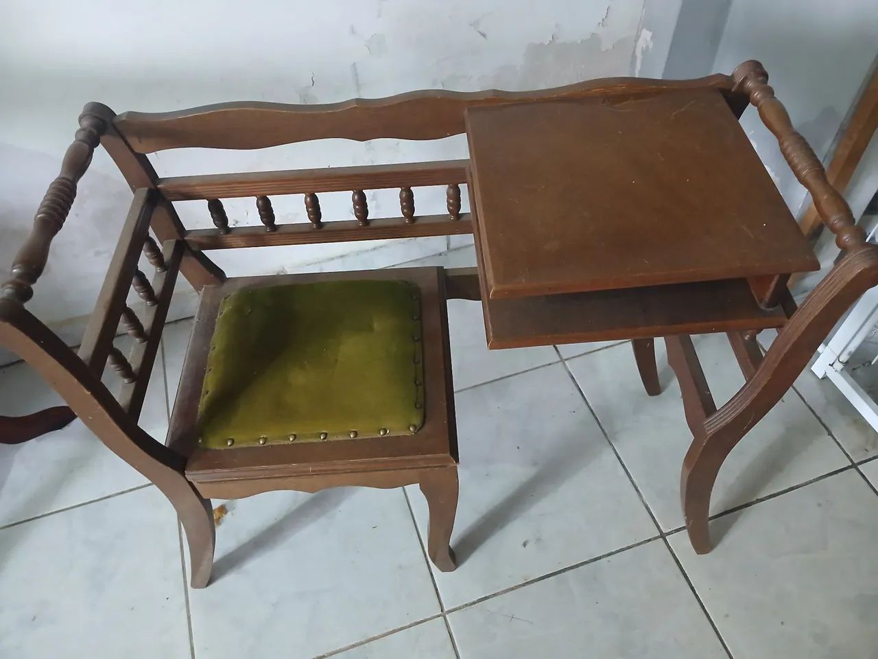Mesinha de telefone antiga