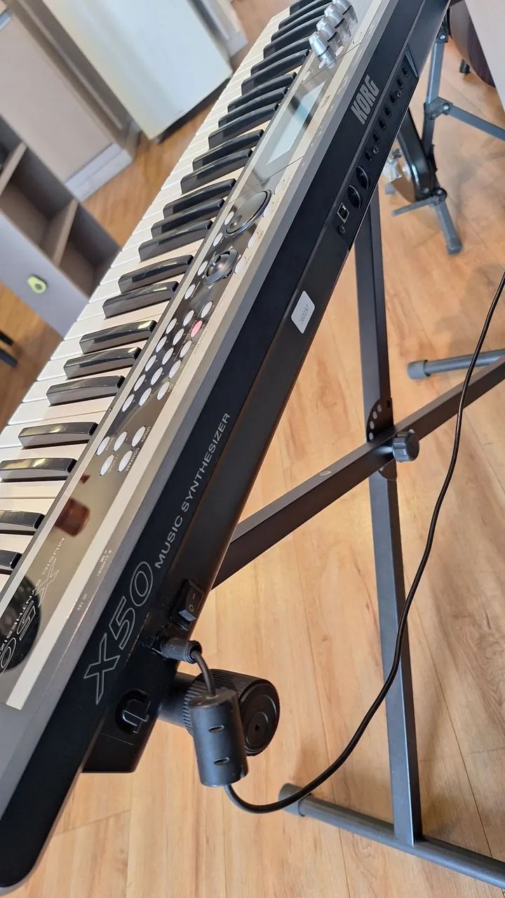 Teclado Korg X50  - Foto 5