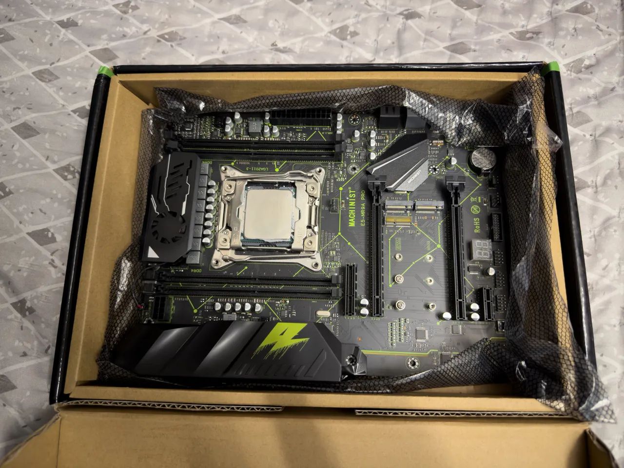 Kit Placa-mãe Machinist X99 + Intel Xeon E5-2666 v3