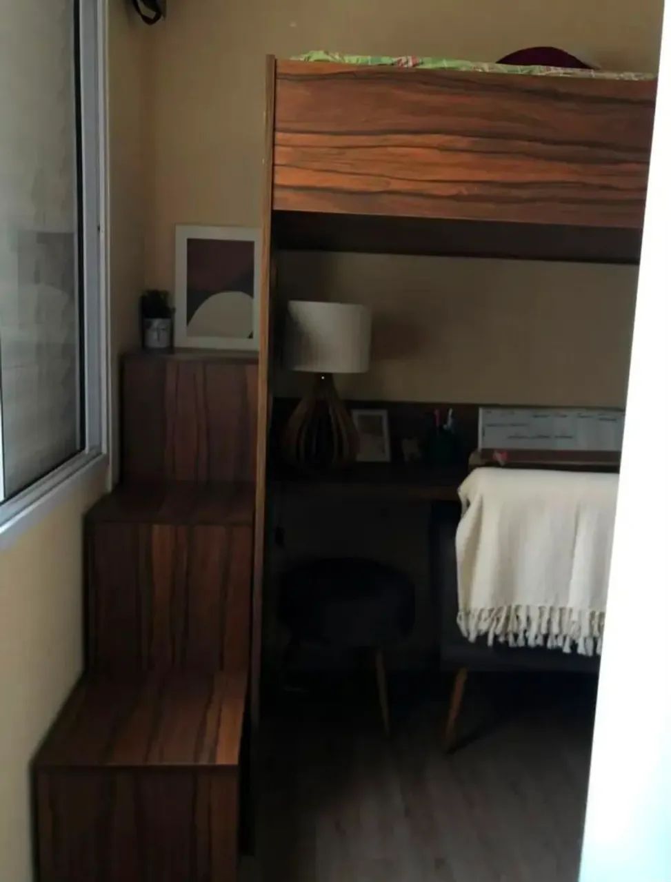 Cama suspensa com escrivaninha - Foto 2