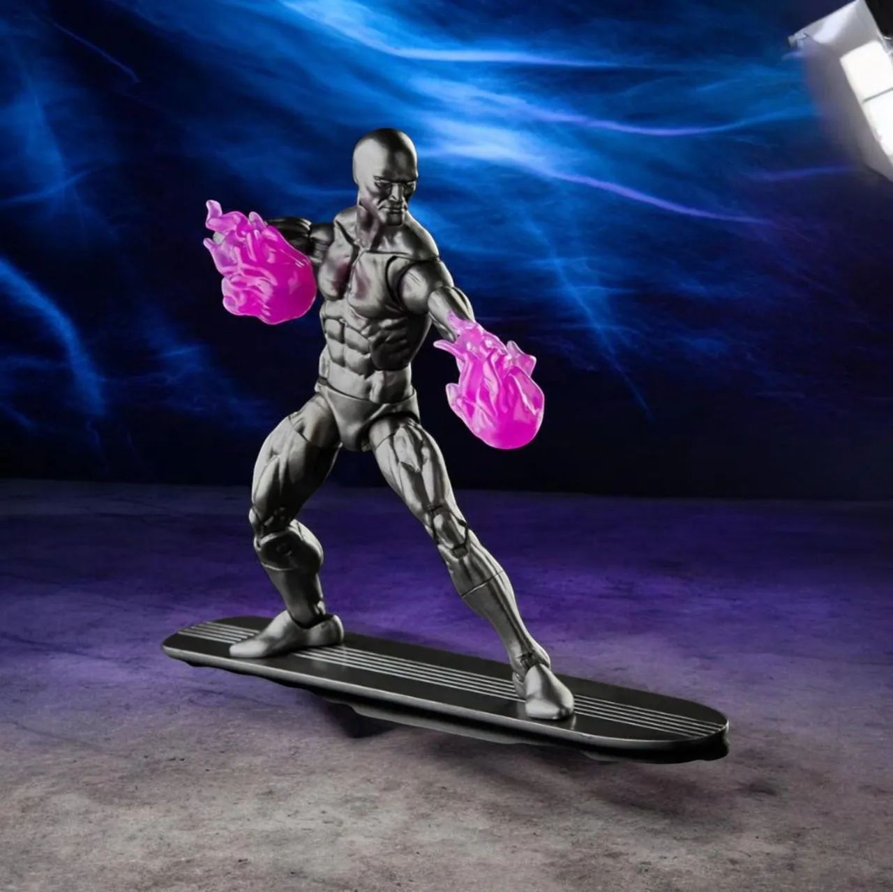 Boneco Surfista Prateado E Mjolnir Marvel Legends Hasbro. - Foto 3