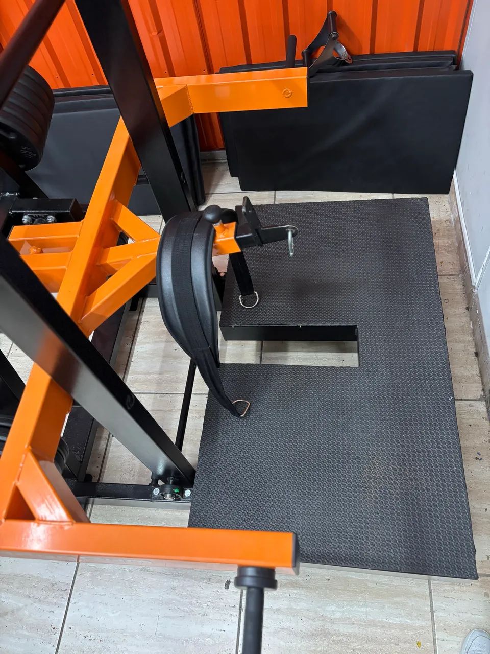 Belt squat ( agachamento sumo ) - Foto 3