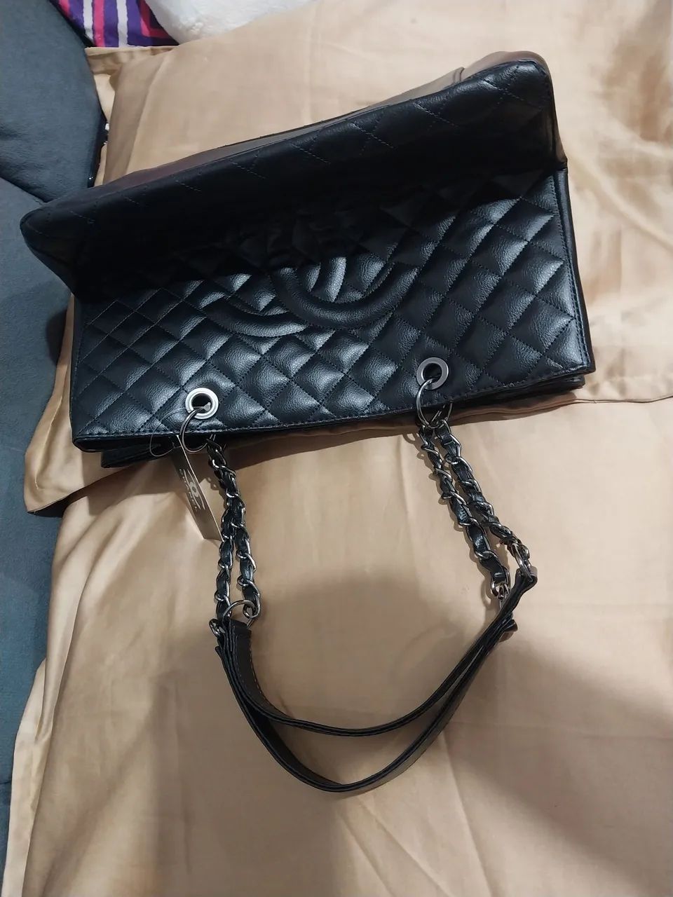 Vendo essa bolsa feminina marca Chanel, nova
