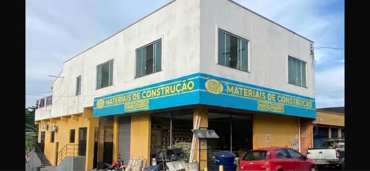 CASA COM MATERIAL DE CONSTRUÇÃO E 2 APTO