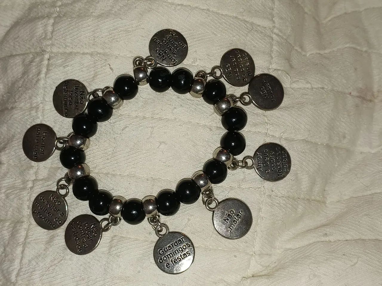 Pulseira com os dez mandamentos